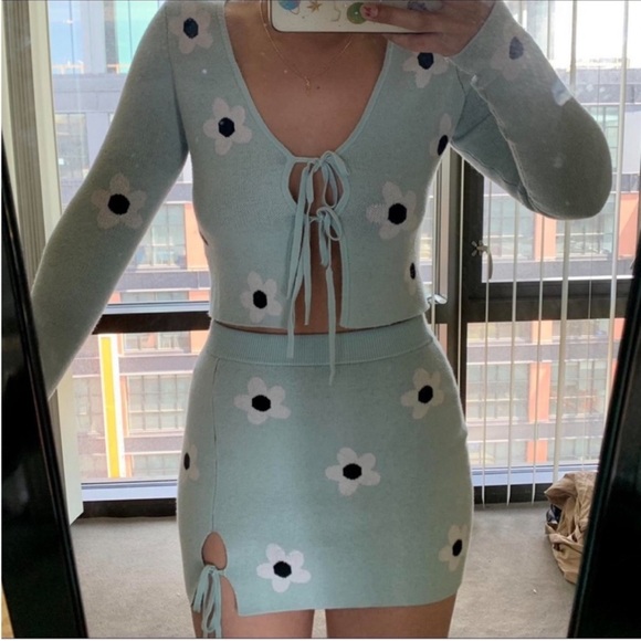 Pacsun Lottie Moss floral skirt set blue white flower print sweater knit top - Picture 2 of 2